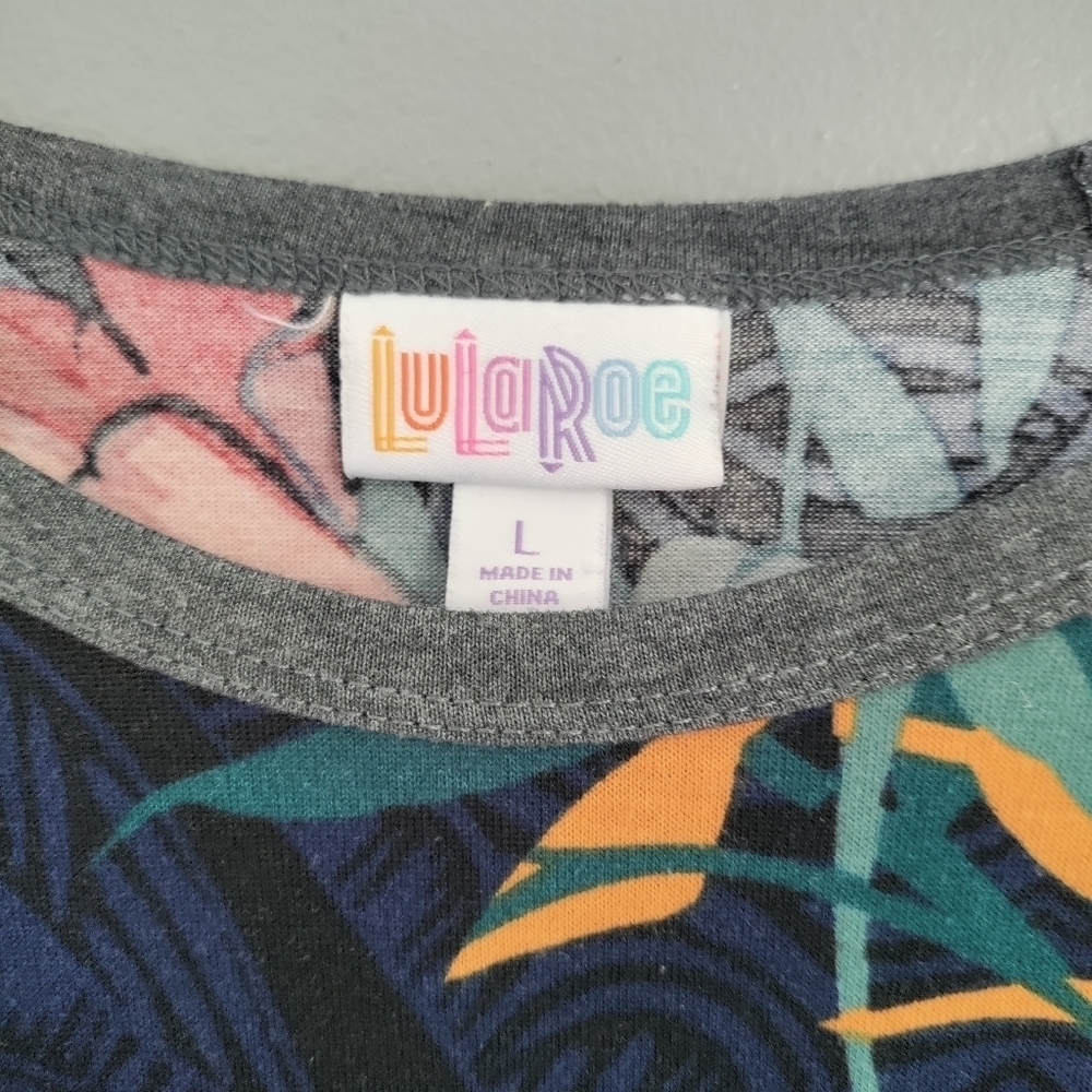 LuLaRoe top L - Picture 2 of 5